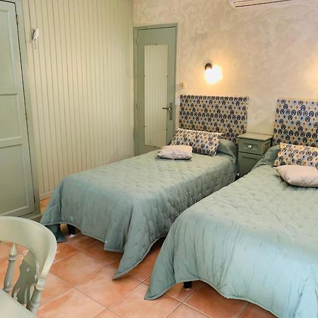 Logis Hotel Restaurant Hostellerie De La Tour Fontvieille Bagian luar foto