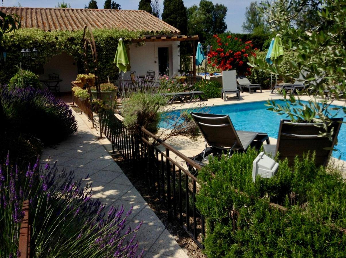 Logis Hotel Restaurant Hostellerie De La Tour Fontvieille Bagian luar foto
