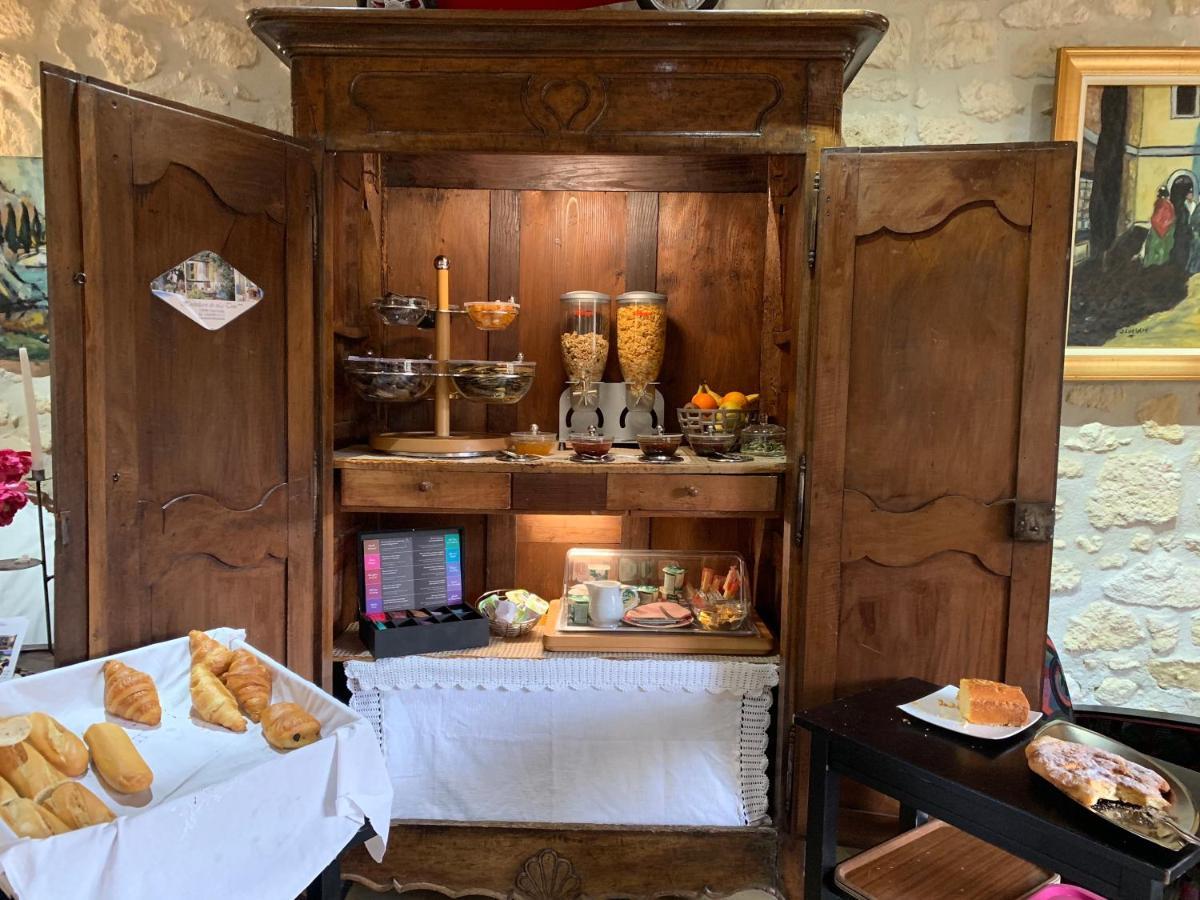 Logis Hotel Restaurant Hostellerie De La Tour Fontvieille Bagian luar foto