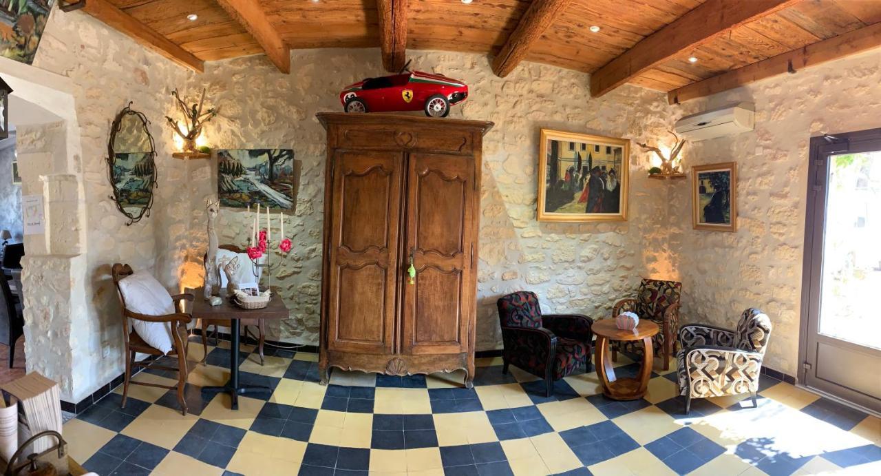 Logis Hotel Restaurant Hostellerie De La Tour Fontvieille Bagian luar foto