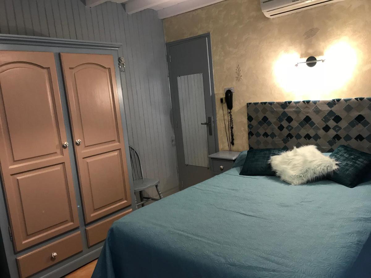 Logis Hotel Restaurant Hostellerie De La Tour Fontvieille Bagian luar foto