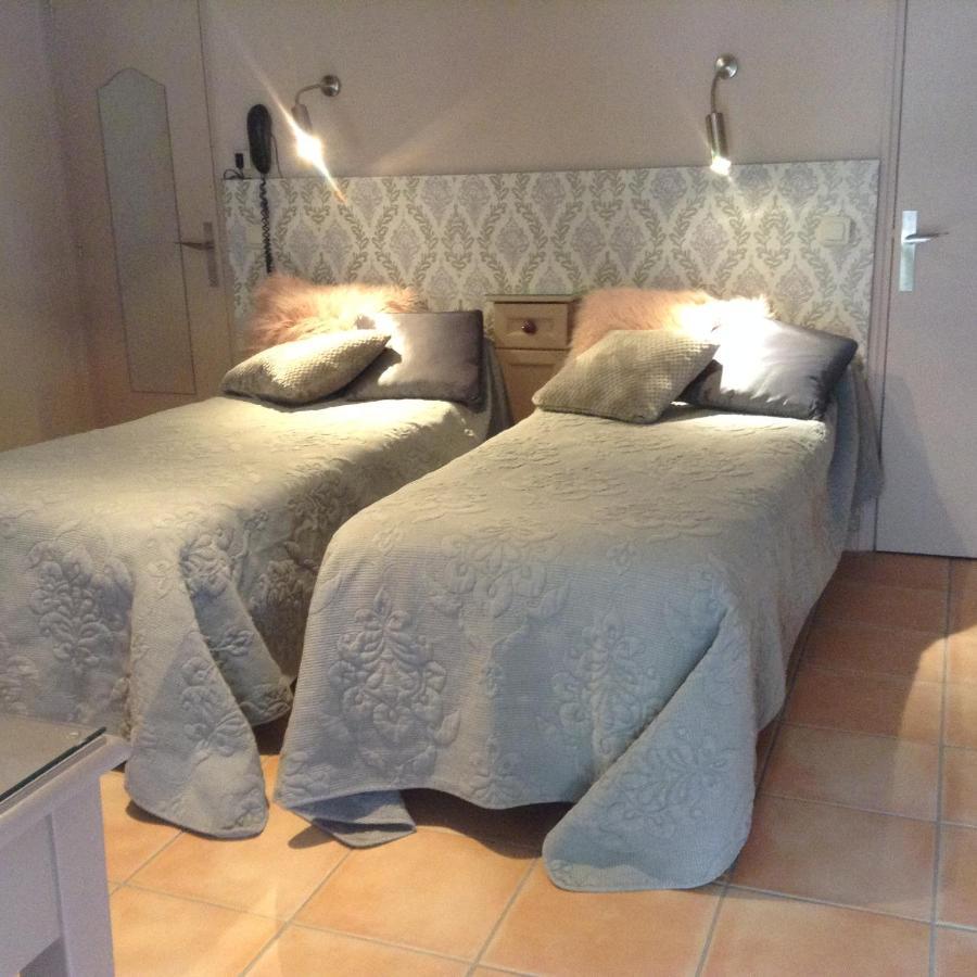 Logis Hotel Restaurant Hostellerie De La Tour Fontvieille Bagian luar foto